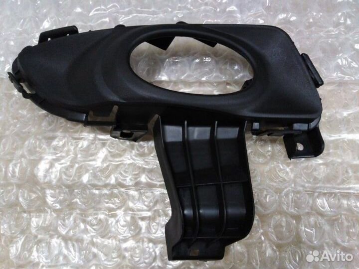 Рамка противотуманной фары правая Mazda Mazda3