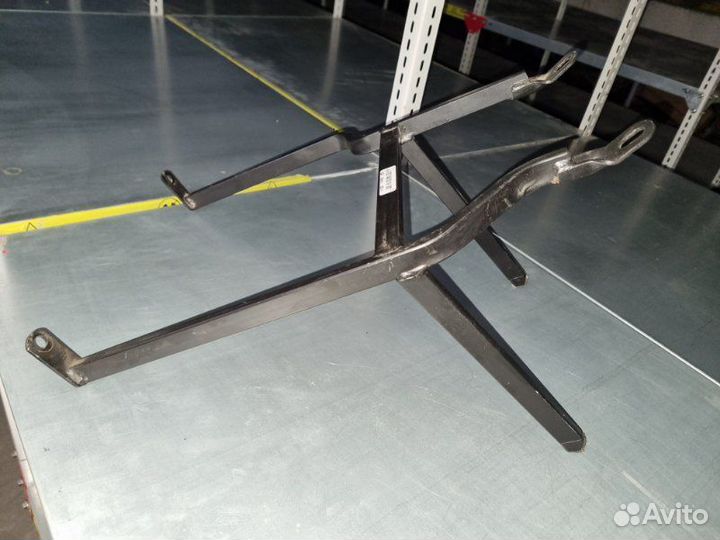 Кронштейн полки багажника Mercedes-Benz W221