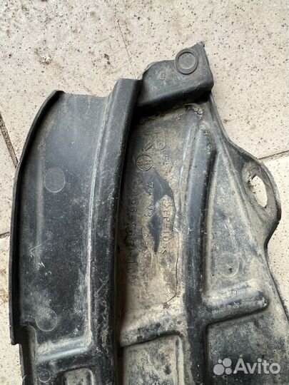 Подкрылок задний infiniti fx35 s50