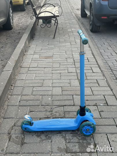 Детский трехколесный самокат