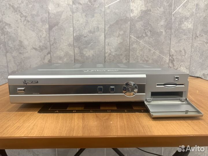 Спутниковый ресивер Starsat SR-X1800D