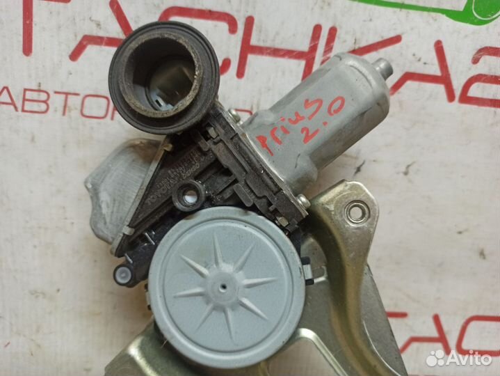 Стеклоподъемник передней правой двери Toyota Prius