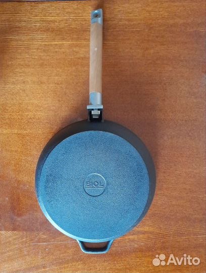 Сковорода biol 24 см. чугунная со съемной ручкой