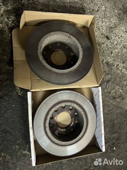 Задние тормозные диски на VW Golf/Jetta