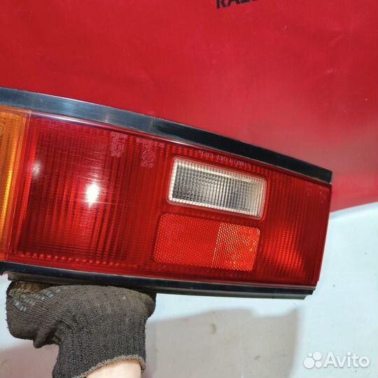 Фонарь задний правый Mazda 323 BG слепая