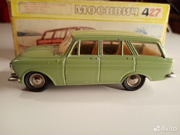 Модель автомобиля Москвич 427 в масштабе 1,43