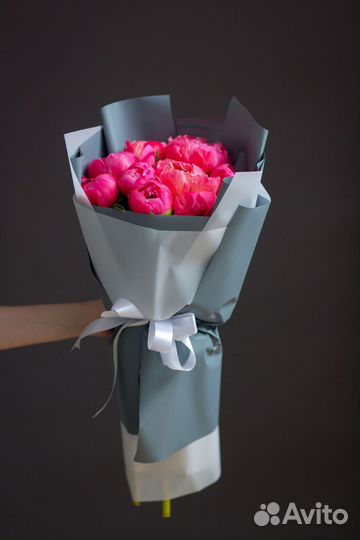 Букет из 9 коралловых пионов