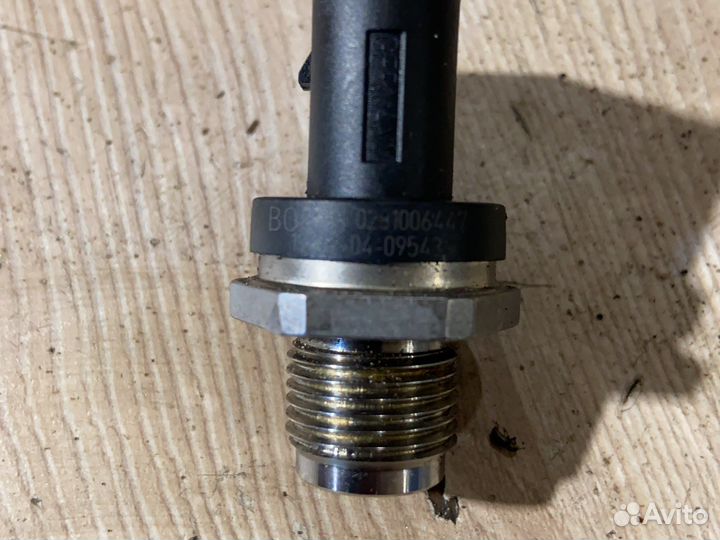 Датчик давления топлива в рампе bmw 0281006447