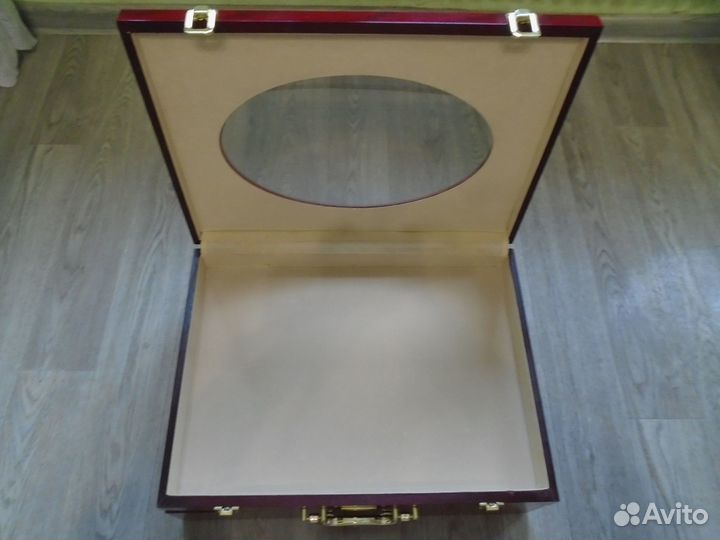 Массивный футляр, кейс. Кабинет-бюро