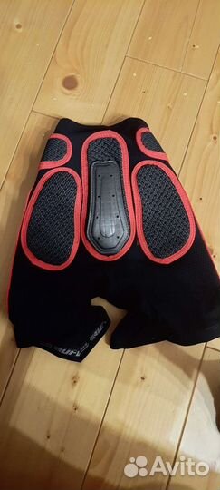 Защитные шорты для сноуборда