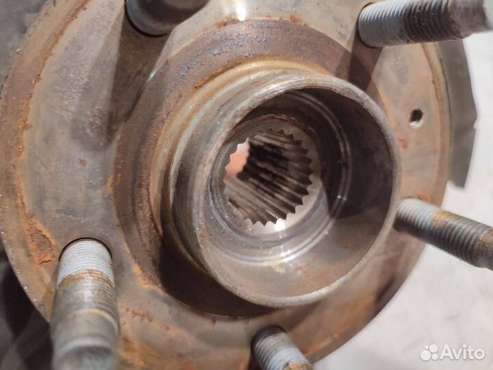 Кулак передний левый Chevrolet Aveo T300 2011