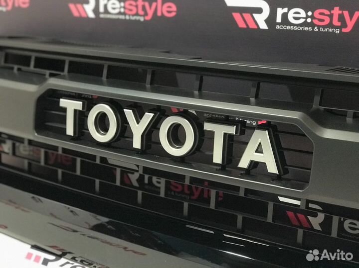 Решетка радиатора Toyota Tundra с Надписью S2174