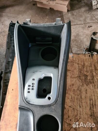 Подлокотник Renault Fluence седан M4R 2011