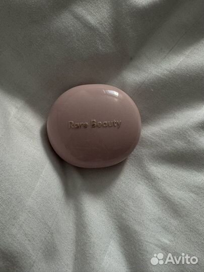 Румяна Rare beauty nearly rose