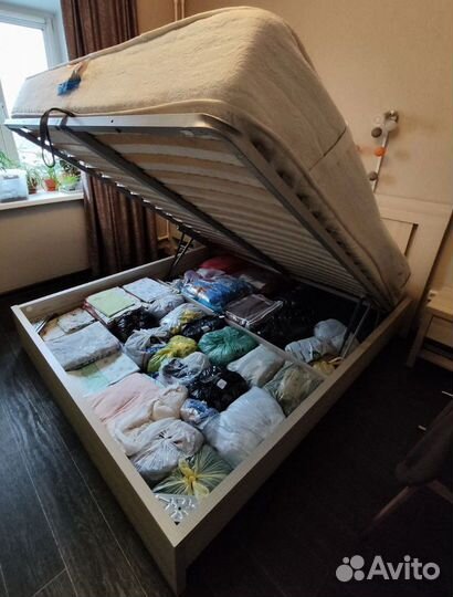 Кровать Фрия и две тумбы