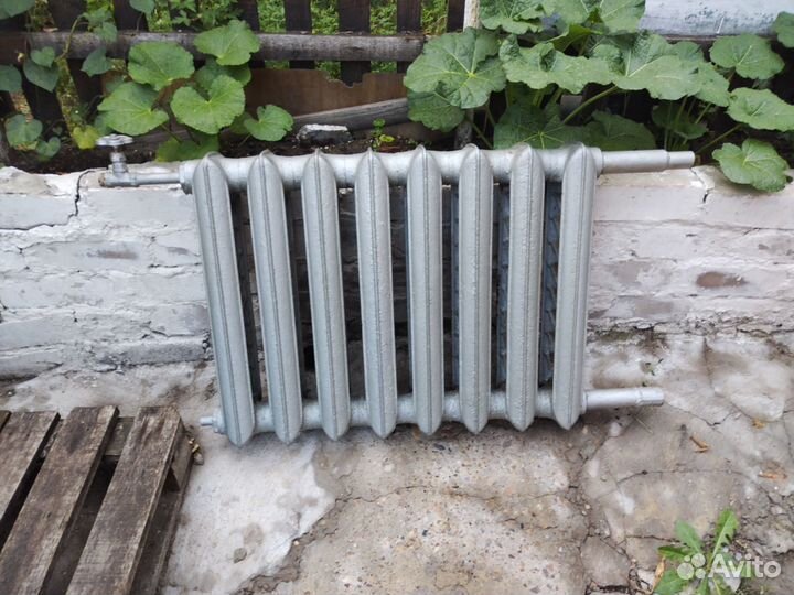 Чугунный радиатор 8 секций