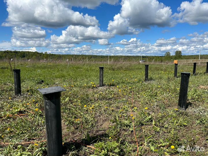 Монтаж винтовых свай трактором