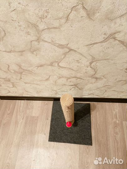 Когтеточка столбик+ игрушка