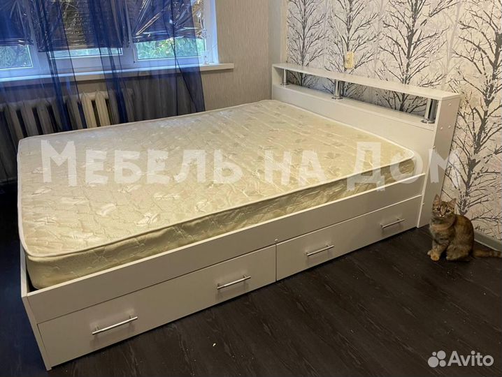 Кровать двухспальная с матрасом