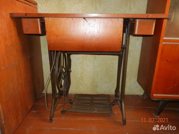 Швейная машинка, ножная, 30-е - 50-е годы выпуска