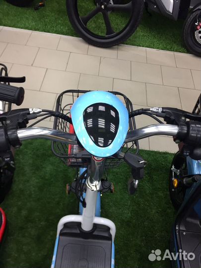 Электроскутер с педалями