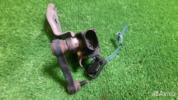 Датчик положения кузова передний правый Volkswagen