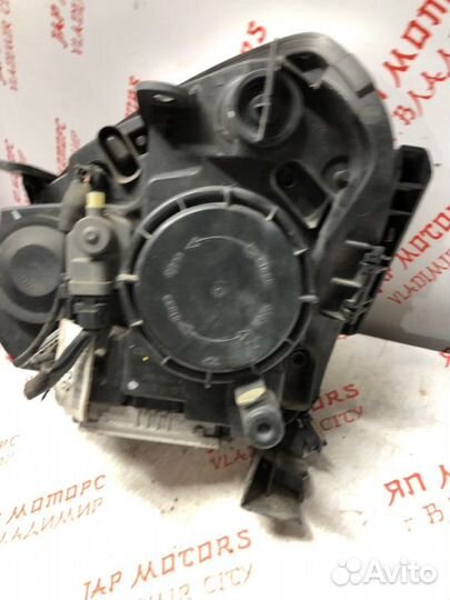 Фара ксеноновая правая Nissan Qashqai J10 MR20