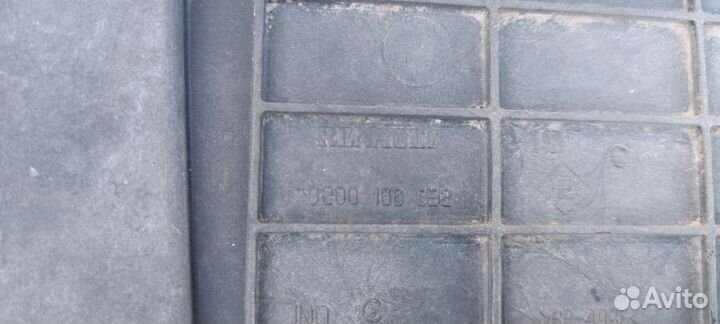 Площадка аккумулятора Рено Меган 2