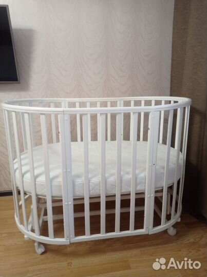 Детская кроватка овальная с маятником