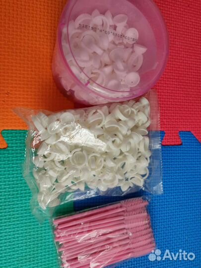 Кольца для клея и щёточки для ресниц и бровей