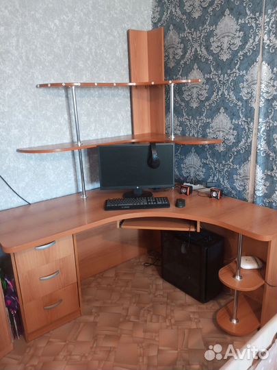 Компьютерный стол