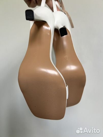 Босоножки на шпильке 39 белые