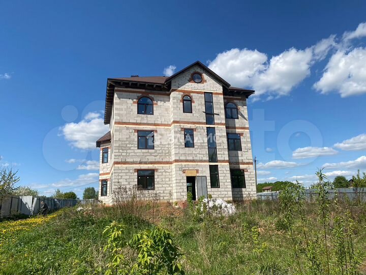 Дом 412 м² на участке 18 сот.