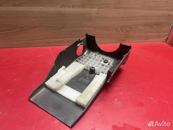 Кожух рулевой колонки нижний Volvo V70 (S) 2000-20