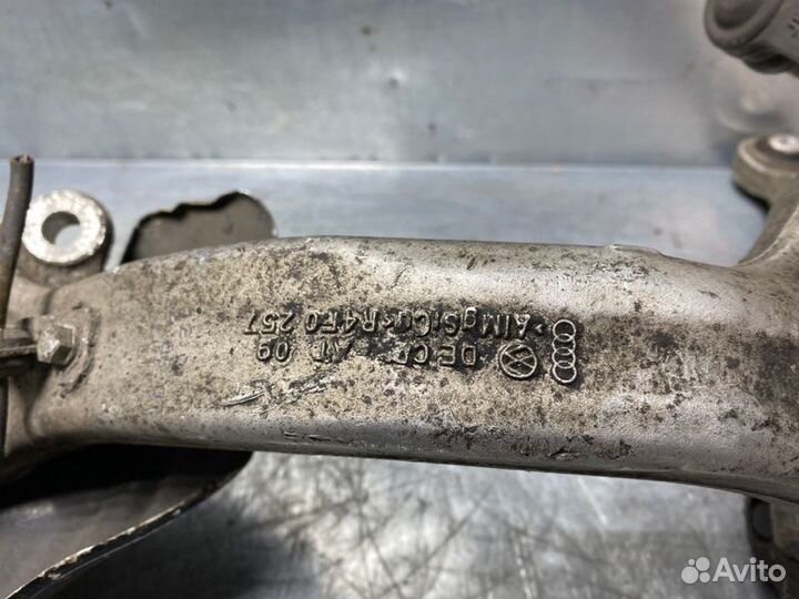 Кулак поворотный передний правый Vag