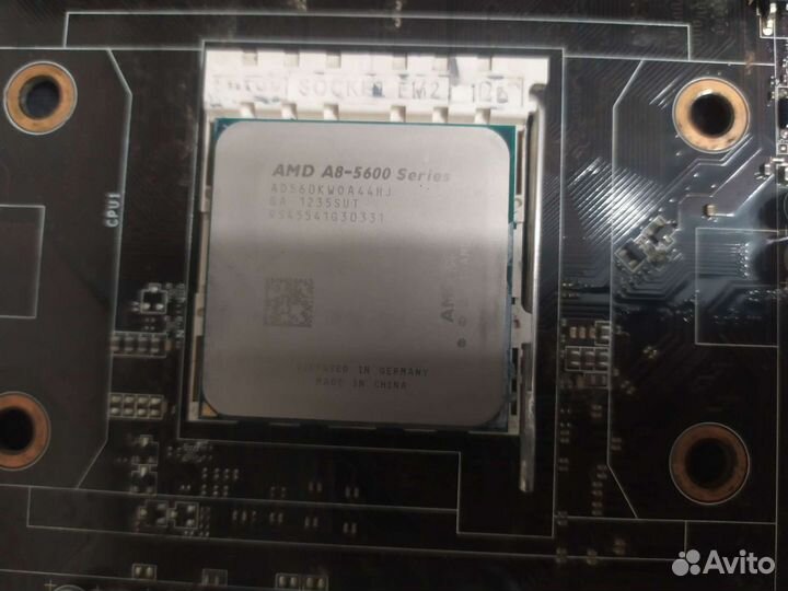 Материнская плата с процессором и оперативной памя