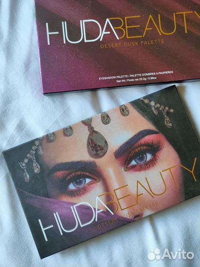 Палетка Huda Beauty