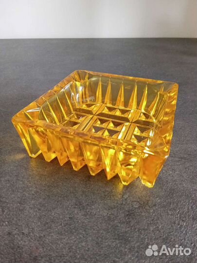 Пепельница цветное стекло СССР (есть скол)