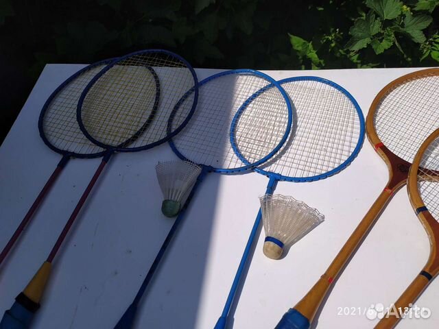 Спортивный инвентарь СССР,обруч,ракетки,лыжи