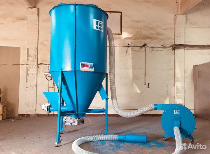 Смеситель для комбикорма вертикальный