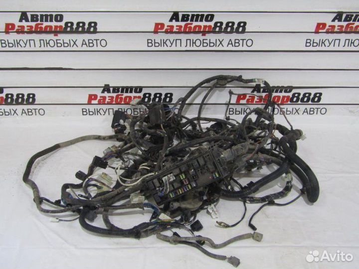 Блок предохранителей (проводка моторного отсека)