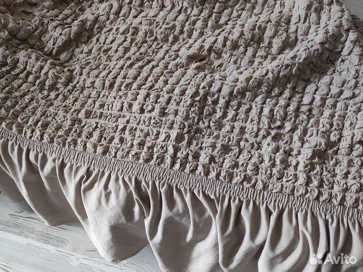 Покрывало на резинке для дивана