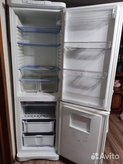 Холодильник indesit c240g