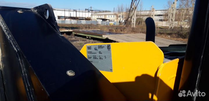 Мини-погрузчик JCB 330, 2017