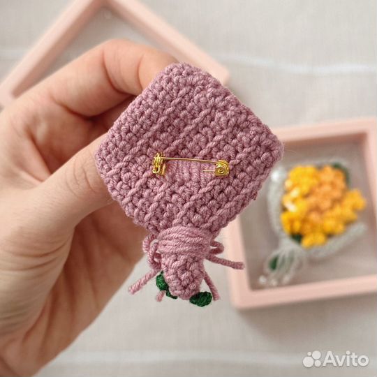 Брошь каллы