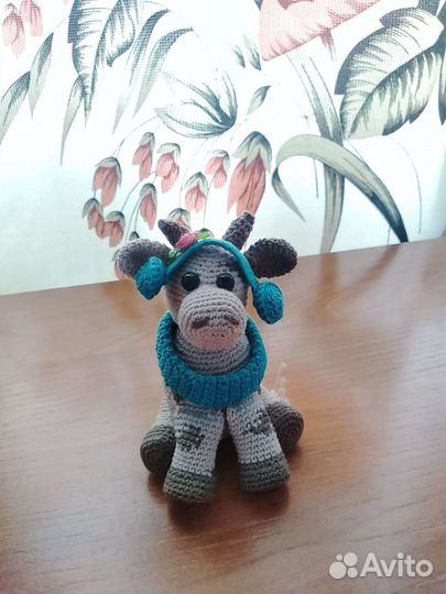 Игрушка корова вязаная