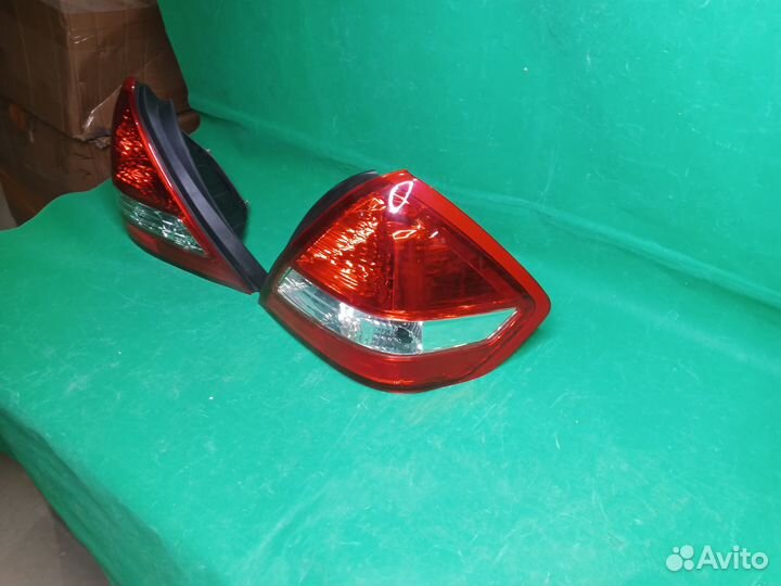 Задние фонари nissan tiida 4D 2005-2007