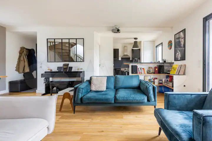 Дом 200 м² на участке 9,5 сот.