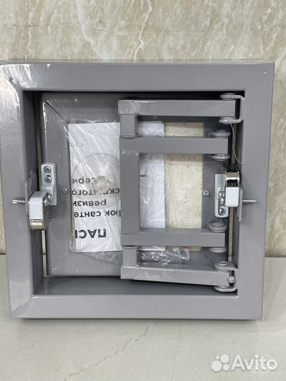 Слияние с Дизайном: Неприметные Люки под Плитку