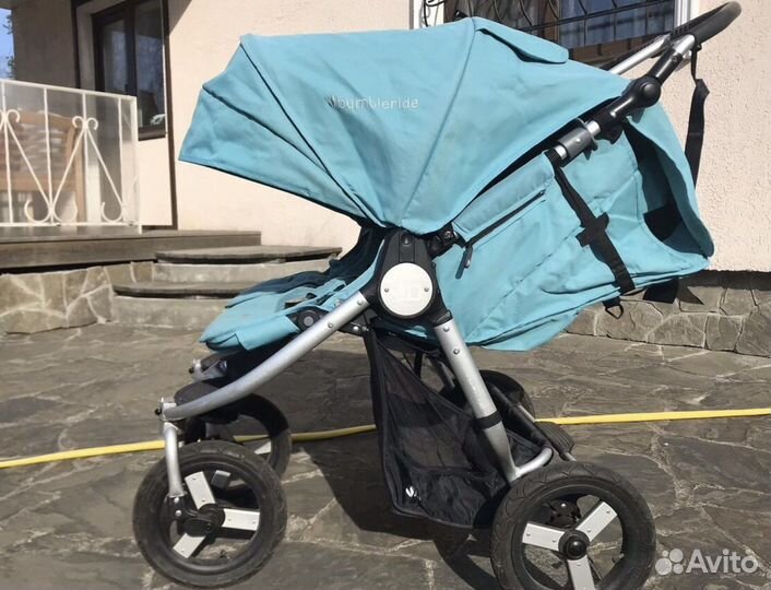 Коляска для двойни bumbleride